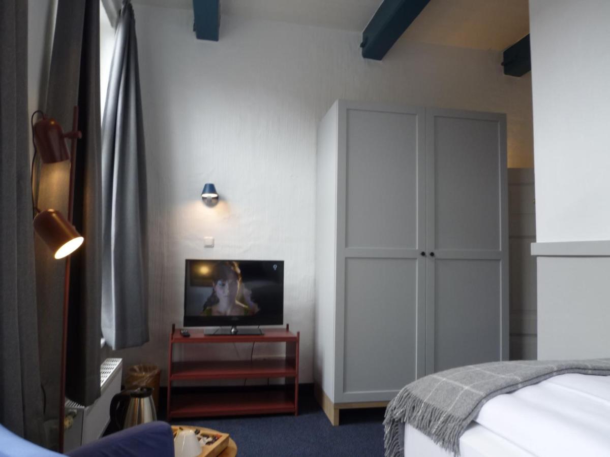 Hotel Hohes Haus Greetsiel Exterior foto